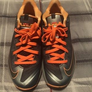 Lebron Max XI LOW sneakers
